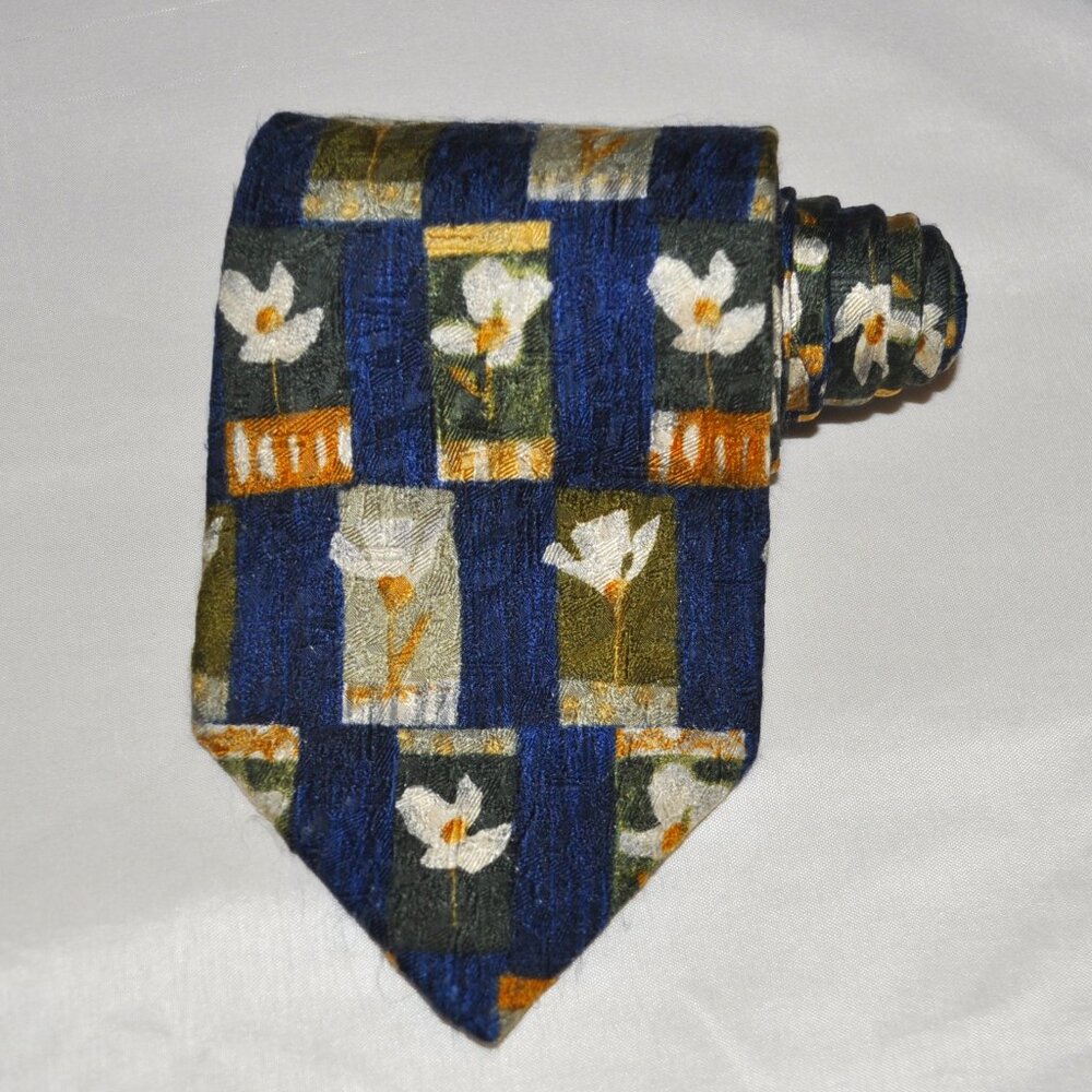 Geoffrey Beene Vintage Men's 100% Silk Floral Necktie Blue White Easter
